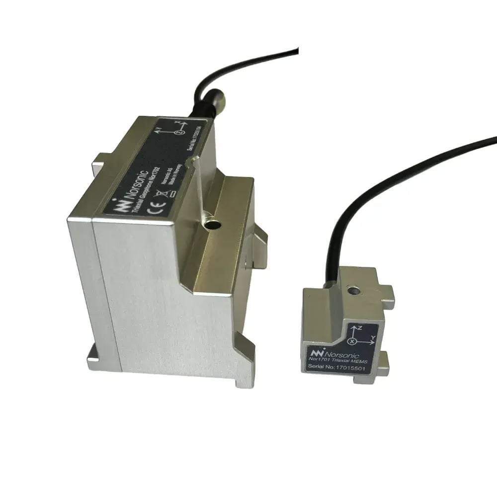 Nor1701-and-Triaxial-geophone(1000x1000px)