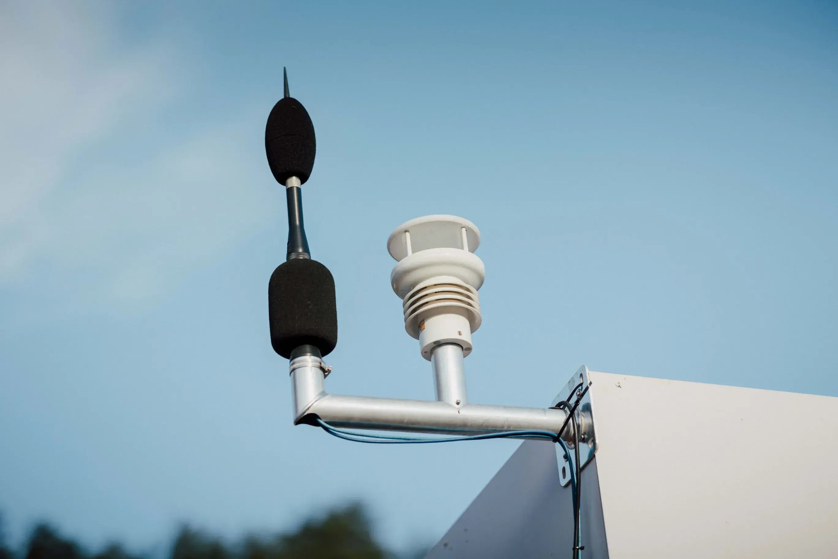 Noise compass with weather station